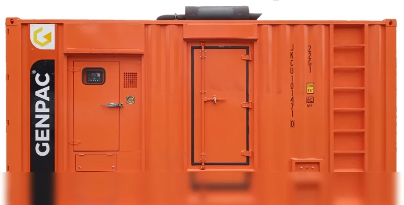 Genset container Genpac 20 kaki warna oranye, pintu akses di sisi panjang dan kisi udara